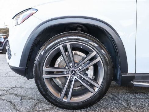 Used 2022 Mercedes-Benz GLE 350 4MATIC w/ Premium Package image 11