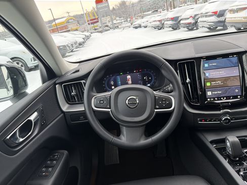 Certified 2025 Volvo XC60 B5 Core image 9