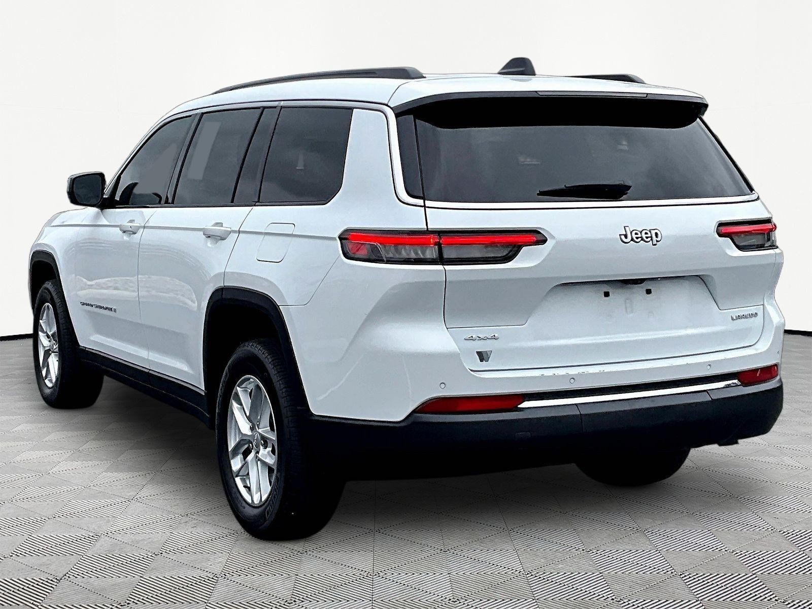 Used 2025 Jeep Grand Cherokee L Laredo w/ Luxury Tech Group I AWD/4WD image 11