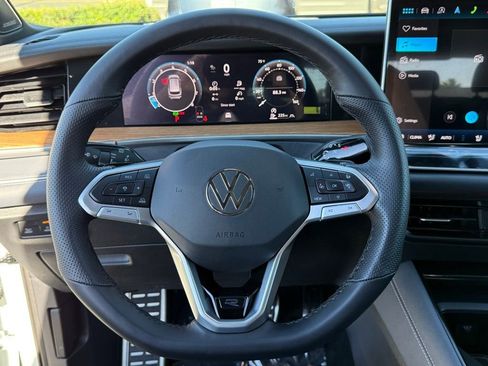 New 2026 Volkswagen Tiguan SEL R-Line AWD/4WD image 14