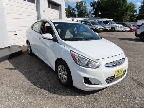 Used 2017 Hyundai Accent SE FWD image 3