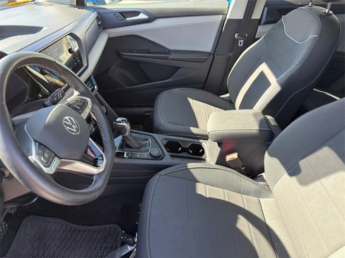 Used 2024 Volkswagen Taos SE image 15