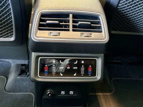 Used 2021 Audi e-tron Prestige w/ Prestige Package image 24