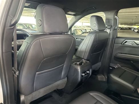 Used 2024 GMC Acadia Elevation image 23