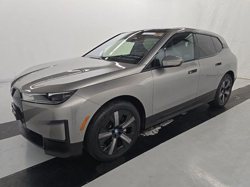 Used 2024 BMW iX xDrive50 AWD/4WD image 3