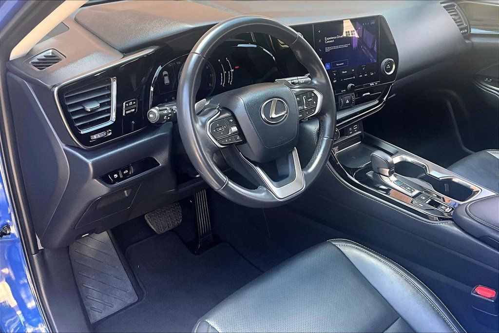 Used 2025 Lexus NX 250 FWD w/ Towing Package (2000 Lbs) image 17