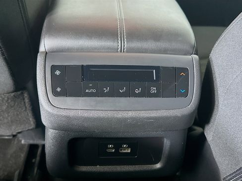 Used 2025 Nissan Pathfinder SV FWD image 26