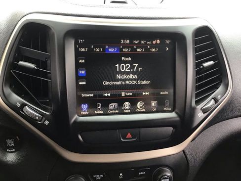 Used 2016 Jeep Cherokee Limited image 28