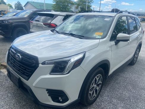 Used 2024 Subaru Forester Premium AWD/4WD image 2