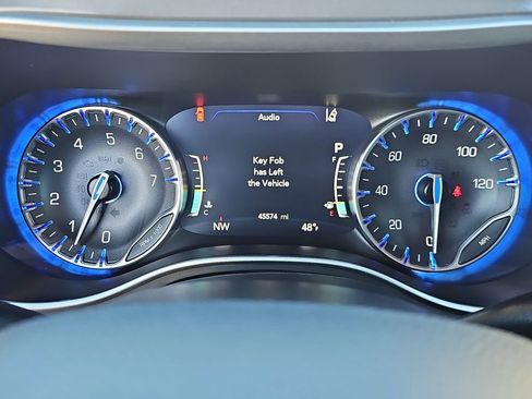 Used 2025 Chrysler Pacifica Select image 20