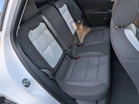Used 2024 Chevrolet Trax LS w/ LS Convenience Package FWD image 18