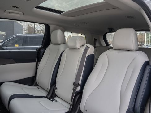 New 2026 Kia Carnival SX w/ SX Dark Edition Package FWD image 37