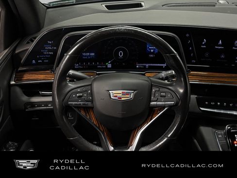 Used 2023 Cadillac Escalade Premium Luxury AWD/4WD image 13