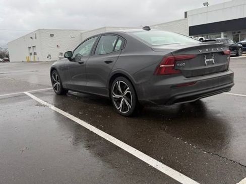 Used 2024 Volvo S60 B5 Core image 9