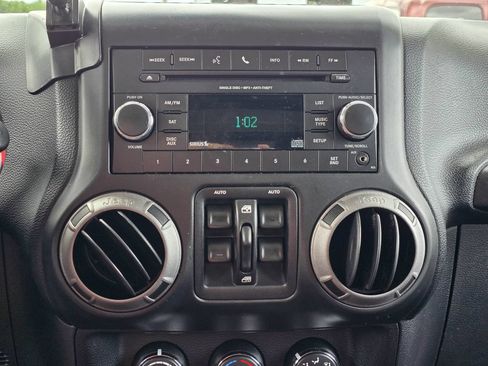 Used 2013 Jeep Wrangler Unlimited Sport AWD/4WD image 16