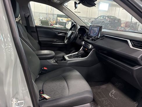 Used 2021 Toyota RAV4 XLE image 16