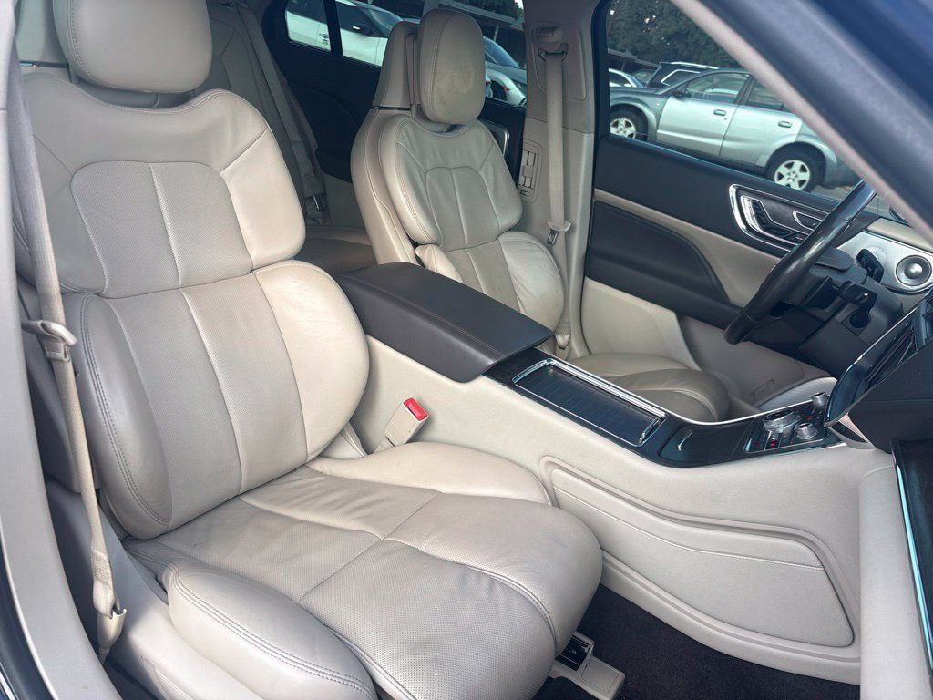 Used 2017 Lincoln Continental Reserve w/ Luxury Package AWD/4WD image 20