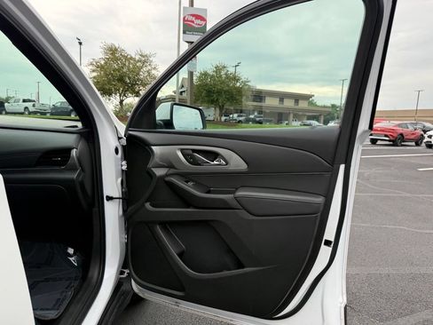 Used 2023 Chevrolet Traverse LT AWD/4WD image 23
