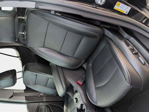 Used 2024 GMC Terrain SLT image 9