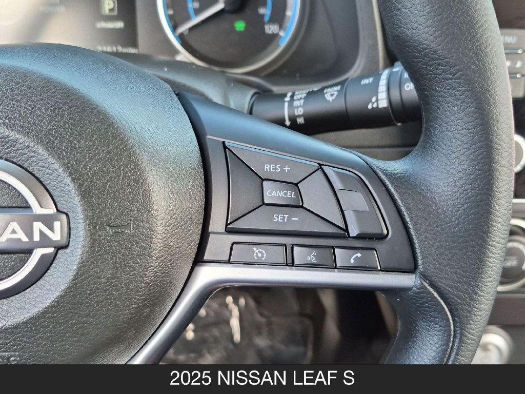 Used 2025 Nissan Leaf S FWD image 18