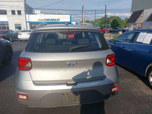 Used 2025 Hyundai Venue SEL FWD image 6