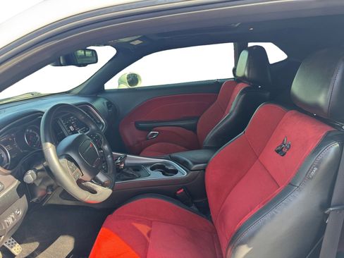 Used 2019 Dodge Challenger R/T Scat Pack RWD image 9