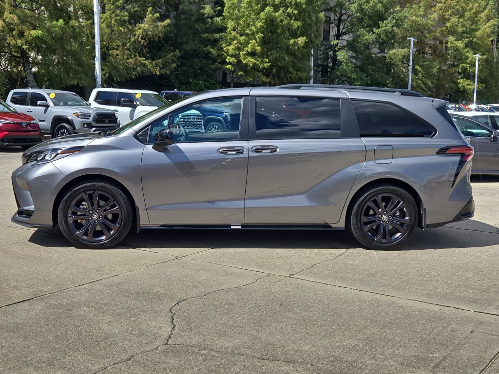 Used 2026 Toyota Sienna XSE FWD image 2
