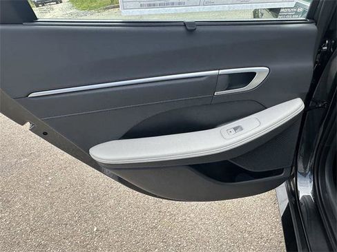 New 2025 Hyundai Sonata Limited image 21