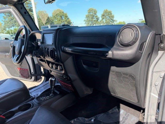 Used 2017 Jeep Wrangler Unlimited Rubicon AWD/4WD image 36