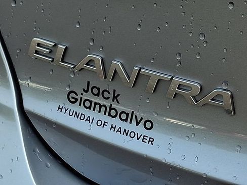 Used 2017 Hyundai Elantra Limited w/ Limited Tech Package 04 FWD image 31