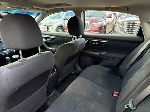 Used 2014 Nissan Altima 2.5 SV w/ Convenience Package FWD image 9