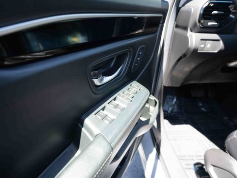 Used 2025 Honda Pilot Touring image 7