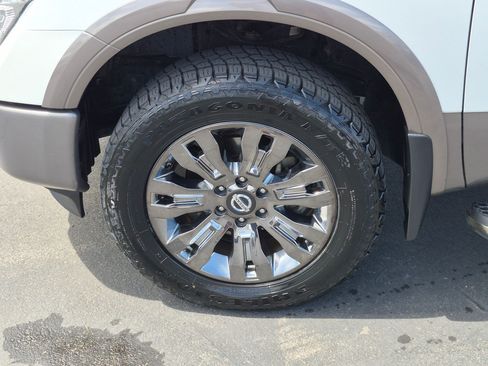 Used 2018 Nissan Titan Platinum Reserve w/ Platinum Utility Package AWD/4WD image 13