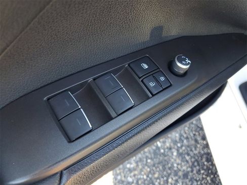 Used 2022 Toyota Camry XSE image 9