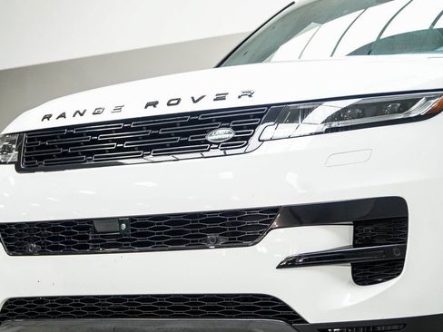Used 2025 Land Rover Range Rover Sport SE AWD/4WD image 2