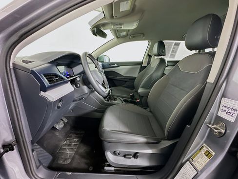 Used 2024 Volkswagen Taos SE image 13