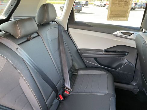 Used 2025 Volkswagen Taos SE image 38