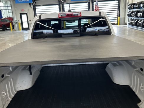 Used 2017 Chevrolet Colorado LT w/ Luxury Package, Chrome image 16