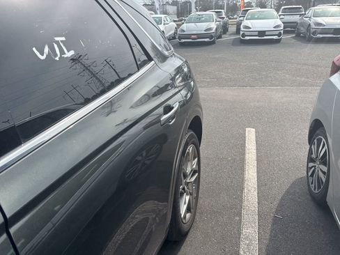 Used 2025 Genesis GV70 2.5T image 4