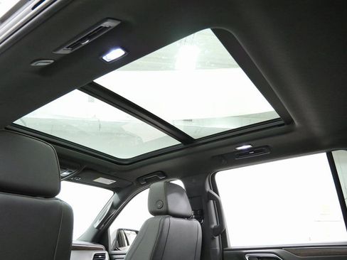 Used 2021 Chevrolet Suburban High Country w/ Premium Package image 22