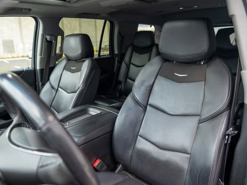 Used 2018 Cadillac Escalade Premium Luxury image 5