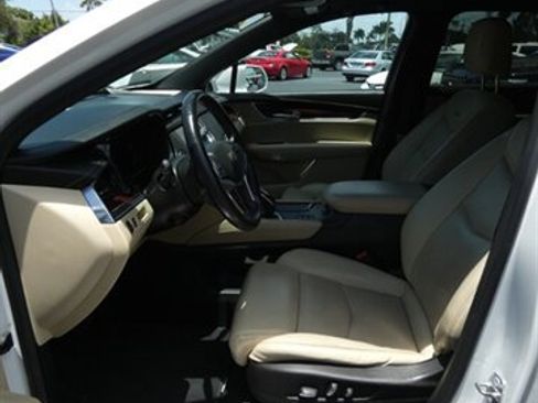 Used 2017 Cadillac XT5 Luxury image 39