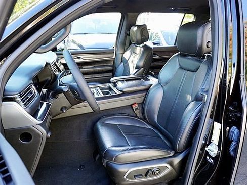 Used 2023 Jeep Wagoneer 2WD image 20