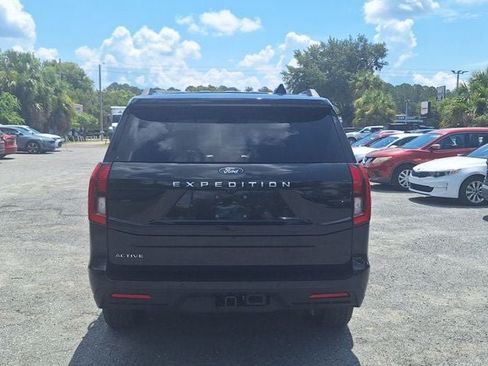 Used 2025 Ford Expedition Active AWD/4WD image 2