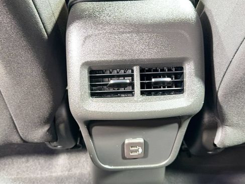 Used 2023 Chevrolet Equinox LS AWD/4WD image 24