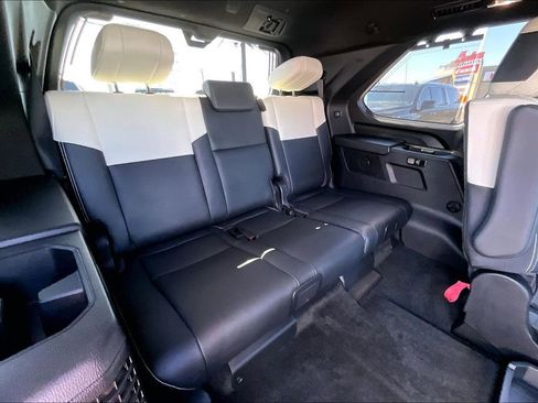 Used 2024 Toyota Sequoia Capstone AWD/4WD image 39