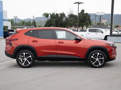 Used 2024 Chevrolet Trax RS image 3