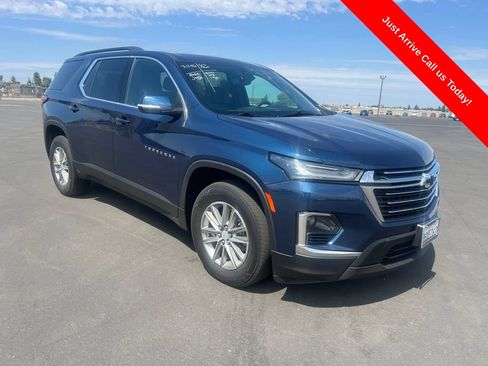 Used 2023 Chevrolet Traverse LT FWD image 1