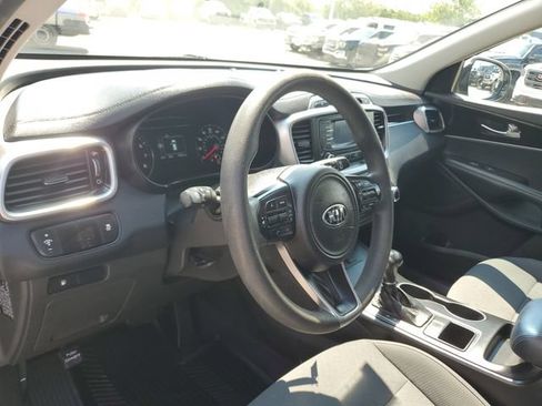 Used 2017 Kia Sorento LX FWD image 19