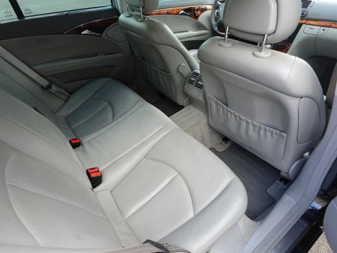 Used 2005 Mercedes-Benz E 320 Sedan image 10